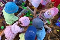 Auf-der-Decke-im-Schatten-spielen-macht-Spass-1